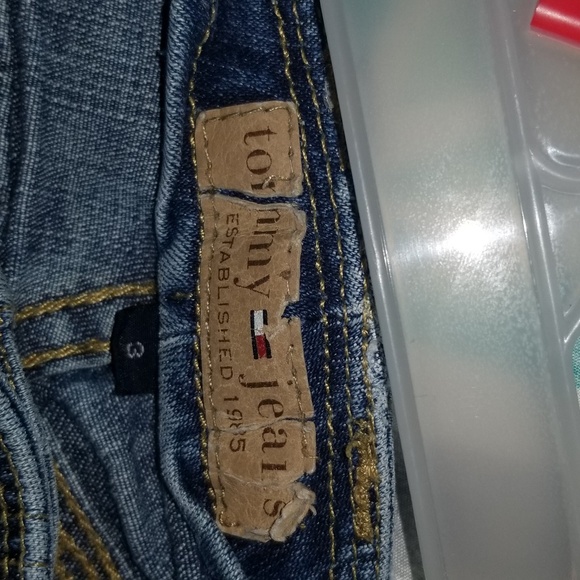 Women's size 3 Tommy Hilfiger boot leg jeans - Picture 4 of 4